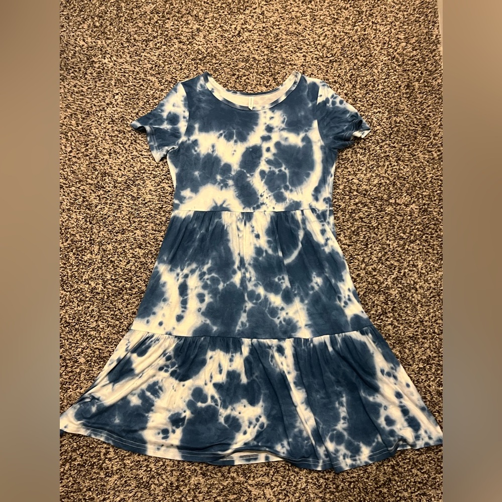 Elegant Blue and White Tie-Dye Midi Dress